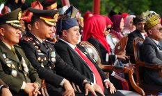 Penurunan Bendera Merah Putih, Anggota DPRD Bobi Kurniawan Ajak Masyarakat Rawat Kerukunan