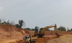 Terkesan Dibiarkan, Aktifitas Pengerukan Tanah Urug Milik Bujang Disorot